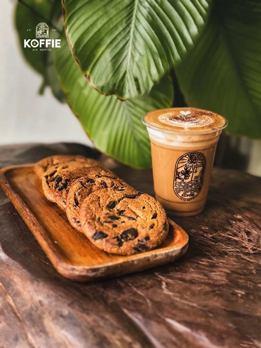 Coffee with cookies